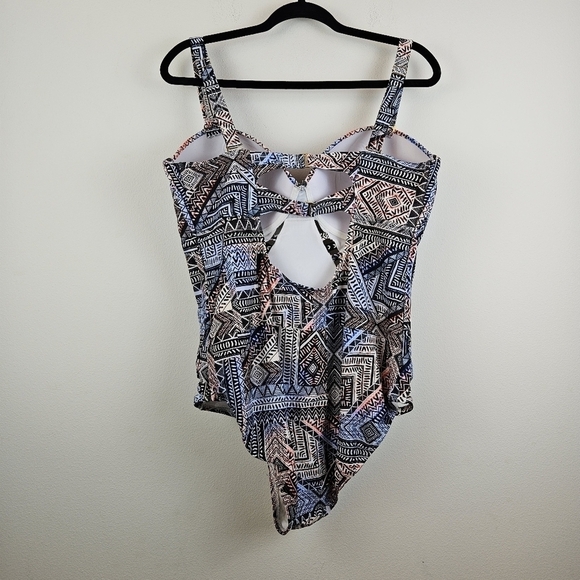 Swimsuits For All Plus Geometric Cutout One-Piece Swimsuit Size 20 - Picture 5 of 6